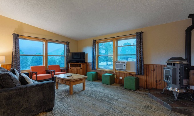 Stanley Hills Cabin | OTIS House, Private Condo