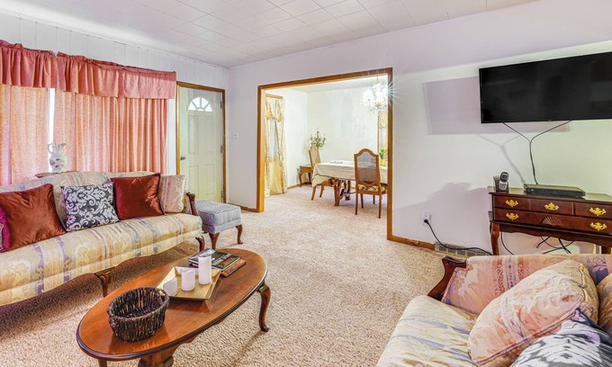 Ottawa House | Ottawa Home w/Porch, Near Starved Rock State Park