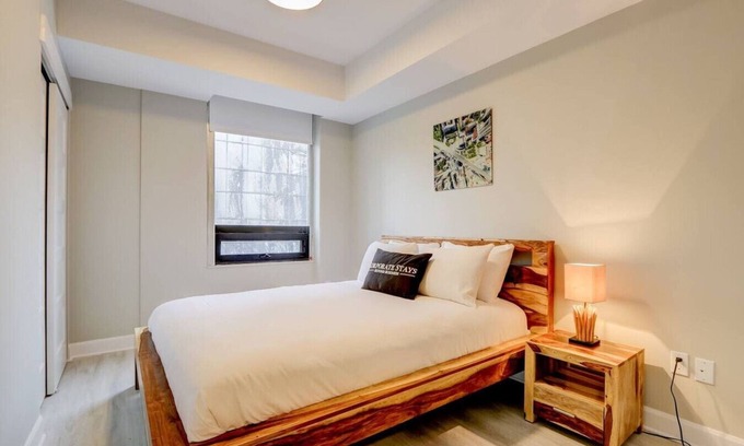 Centretown Apartment | Ottawa - The Met 2B1B