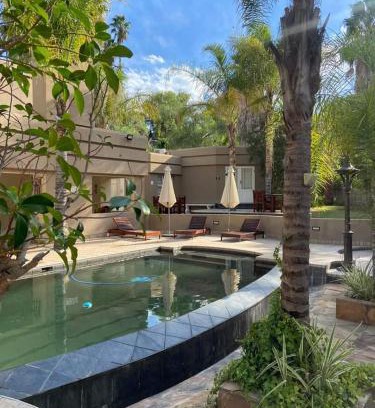 Oudtshoorn House | Oudtshoorn Guest House