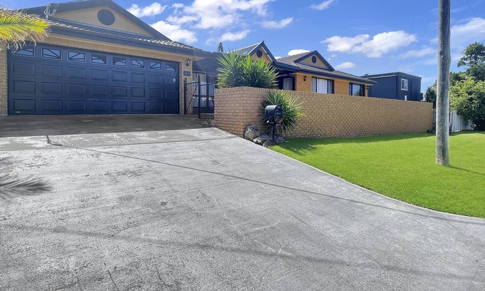 Batehaven House | Our Haven: 4-Bed Escape Near Beach & Mogo Trails