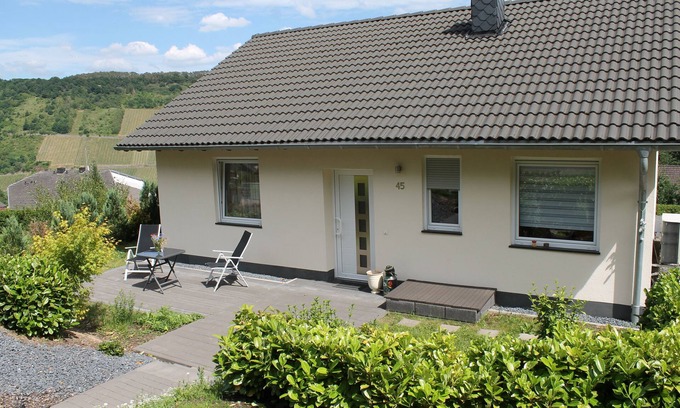 Koppelberg House | Our vacation home is located on the edge of the forest with a great view of the vineyards.
