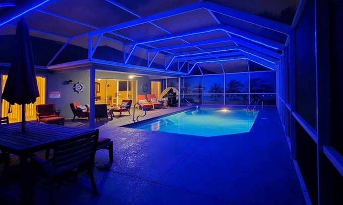 The Villages House | Outdoor Fun at the Pool + 2 Golf Carts!