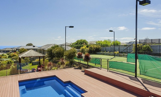 Mount Martha House | Outdoor Fun In The Sun - Swimming Pool and Tennis Court