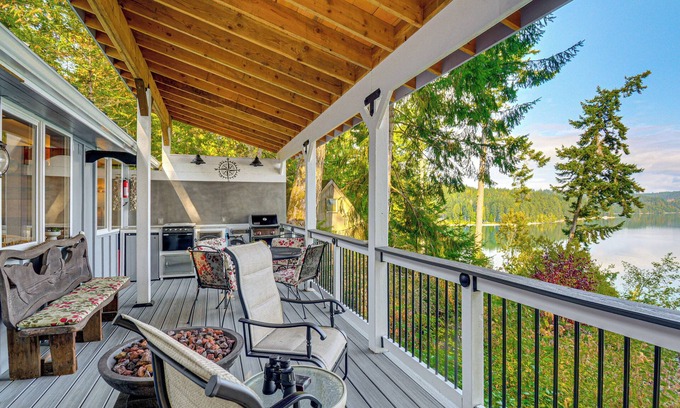 West Hills Cabin | Outdoor Kitchen & Canal Views: Cabin in Quilcene!