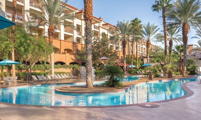 Enterprise Condo | Outlet Shopping, Lazy River Bliss & Vegas Nights: Your Ideal Southern Stay.