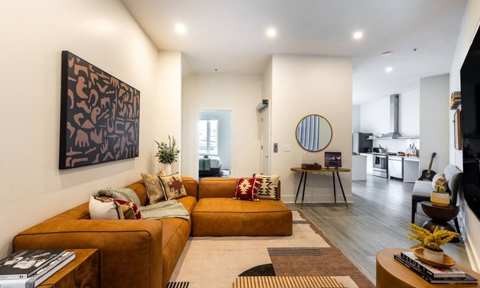 Five Points House | Outrider 113 by AvantStay | Private Balcony + Close to Broadway, ADA Accessible