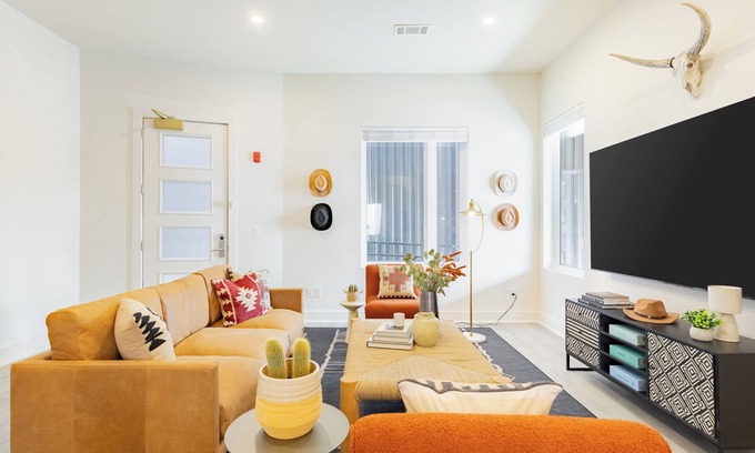 Historic Edgefield House | Outrider Buyout- 3 units by AvantStay | Sleeps 42