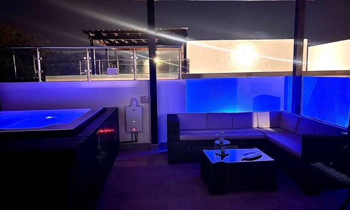 Licey al Medio House | Outstanding Pent House w/Jacuzzi