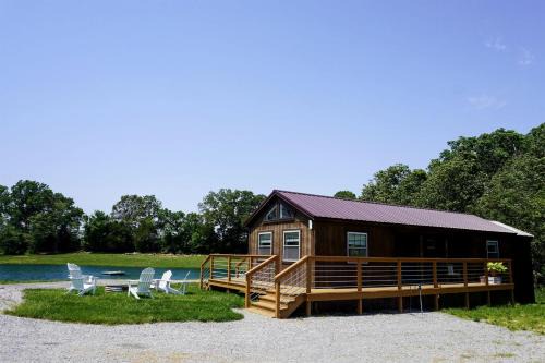 Marion House | Outstanding Lakefront Cabin in Makanda, Illinois