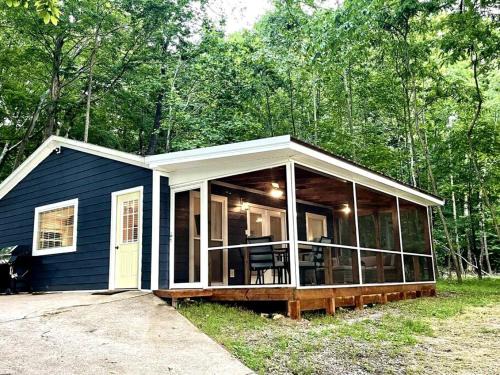 Cadiz House | Outstanding Lakefront Cottage with Fire Pit in Cadiz, Kentucky