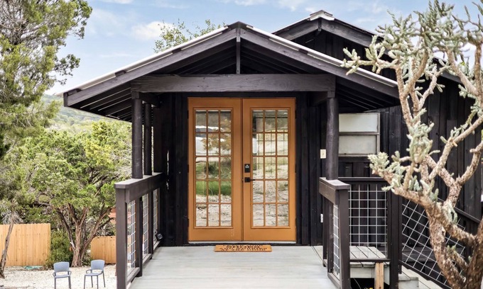 Leander Cabin | Outstanding Modern Cabin with Spectacular Outdoor and Indoor Areas in Texas