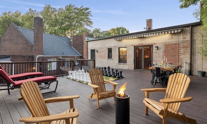 Detroit - Shoreway House | Over 4500 sqft of Luxury living [Billiards table, Arcade room, 5 BR & 4 BA]