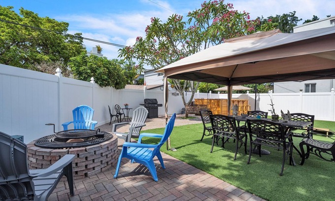 Downtown Fort Lauderdale House | Over the Waves - Home for 8