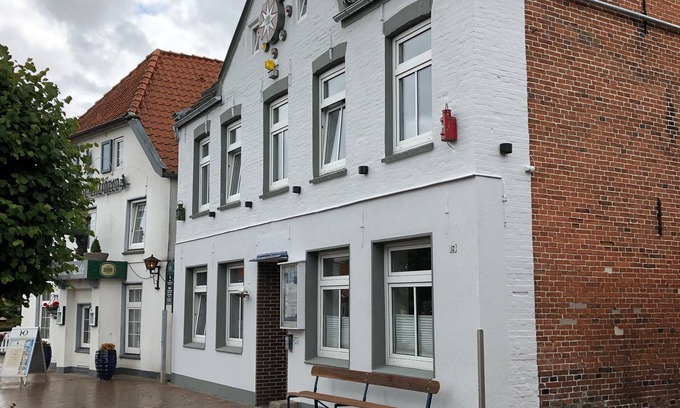 Wangerland Apartment | OVERGROOT, Hooksiel, at the "Old Port", central, modern