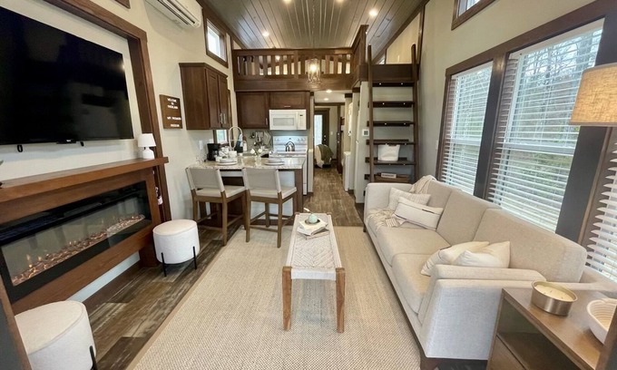 Tracy City Cabin | Overland at The Retreat at Water's Edge