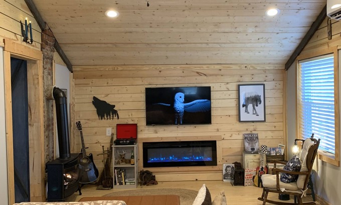 Bristol Cabin | Overlook Cabin. Pet Friendly. Near Casino, Downtown