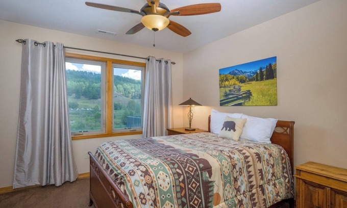 Pagosa Springs Condo | Overlook the River, Walk To Town & Hot Springs, AC