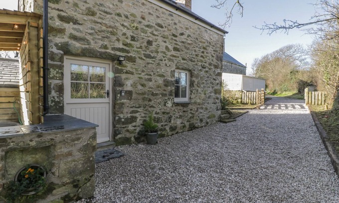 Mynytho Cottage | OWL COTTAGE, pet friendly, character holiday cottage in Abersoch