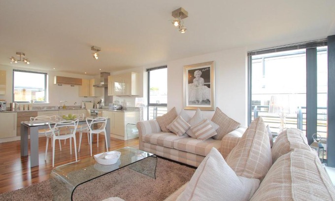 Oxford City Centre Apartment | Oxfordshire Living - The Monroe Apartment - Oxford