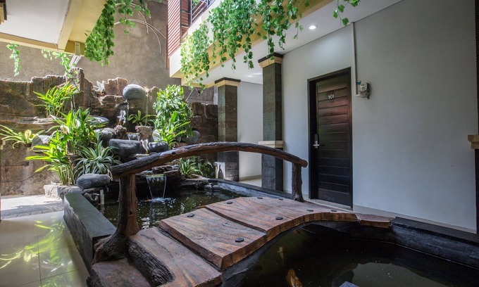 Teuku Umar Hotel | OYO 1949 Vrindavan Residence