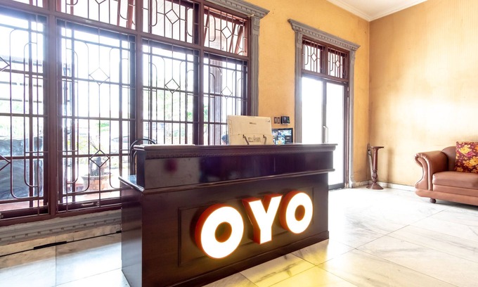 Medan Hotel | OYO 2777 Sleepover Sei Serayu