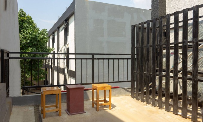 Tangerang House | OYO 737 Kamar Keluarga Mahkota 8