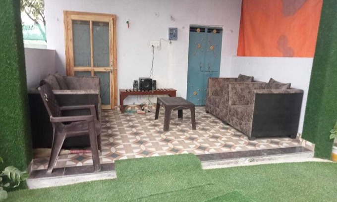 Kanpur Hotel | OYO 81071 Raj Sadan Guest House