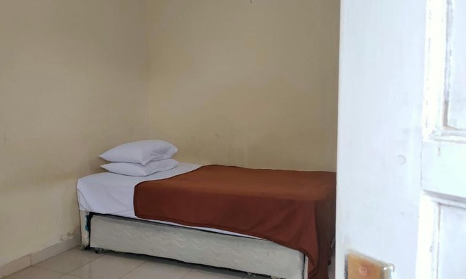 Panakkukang Hotel | OYO 90090 Adhyaksa Syariah Guest House