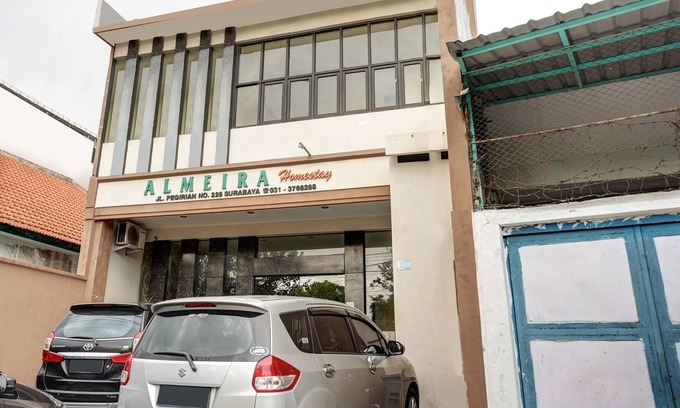 Surabaya Hotel | OYO 90442 Almeira Homestay Syariah Sub