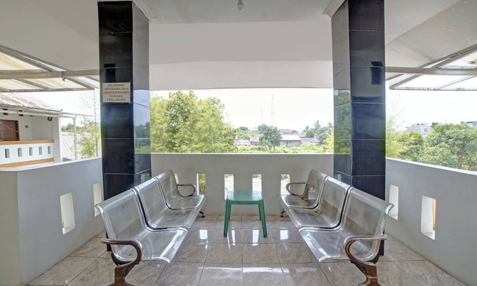 Medan Hotel | OYO 90751 Graha Sei Batugingging