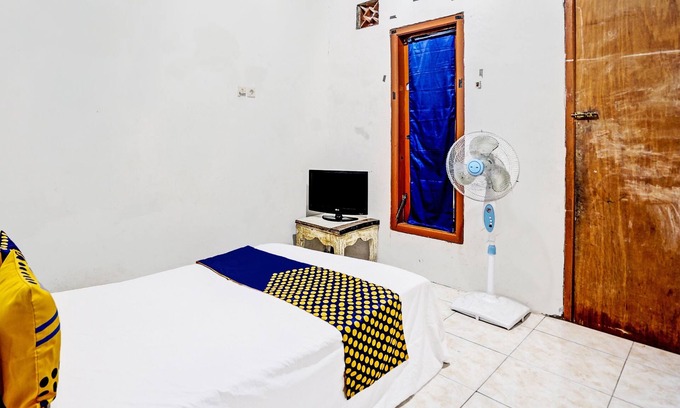 Surabaya Hotel | OYO 92078 Tarlo Guest House 4