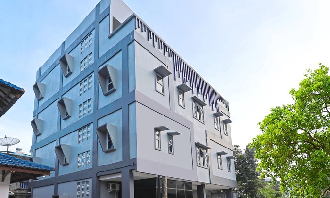 Batam Hotel | OYO 92585 Smiley 999