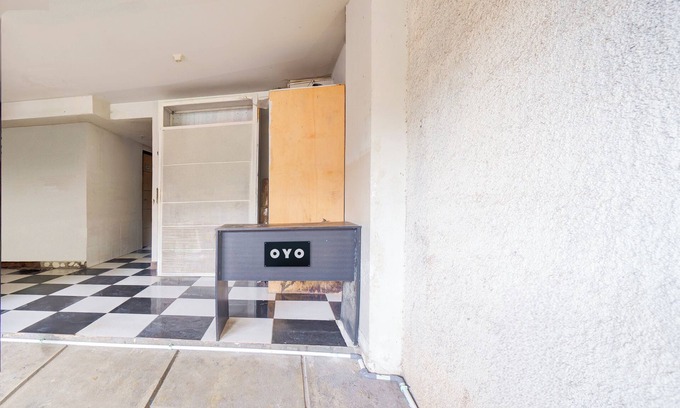 Kemang Hotel | OYO 94502 Helloroom Bangka