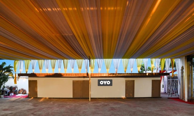 Indore Hotel | OYO Flagship New S11 Resort Inn
