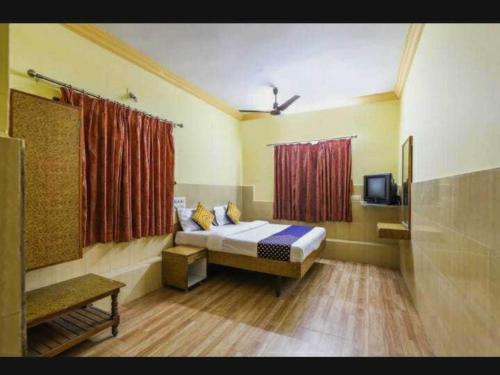 Ahmedabad Hotel | OYO Hotel Apsara Guest House
