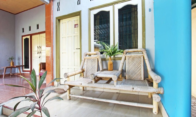 Gondang Hotel | OYO Life 92960 Rumah Kos Kita