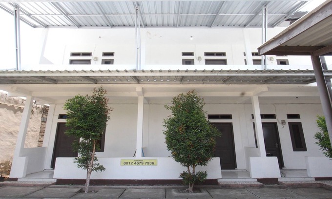 Tanjung Hotel | OYO Life 93154 White Kos Jenggala
