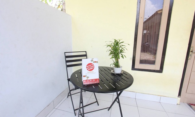 Tanjung Hotel | OYO Life 93260 Bale Kosan