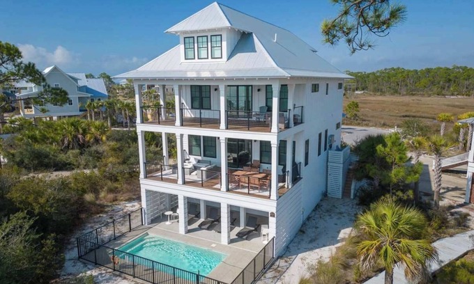 Port St. Joe House | Oyster cove- Beach front -pet friendly -elevator