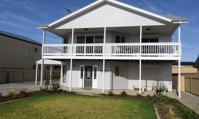 Dalrymple House | Oyster Views - sea views from balcony. Off Peak Special!