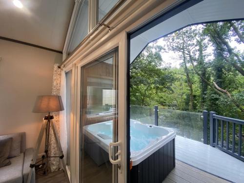 Bethesda Apartment | P66 - Riverside Hideout