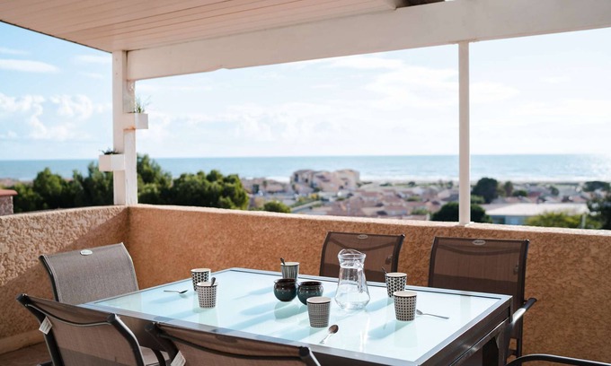 Saint-Pierre-la-Mer House | PA49 : Saint Pierre La Mer : 3 roomed villa with see view