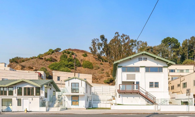 Santa Monica Canyon Apartment | Pacific Coast - Oceanfront Living Studio-A