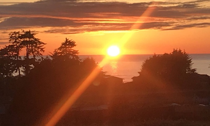 Smith River House | Pacific Sunset House - Spacious Family Home With Exceptional Ocean Views