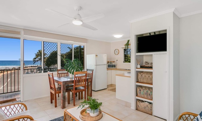 Coolangatta Apartment | Pacific View Unit 3 Balcony with ocean views on the Beachfront in Rainbow Bay Coolangatta