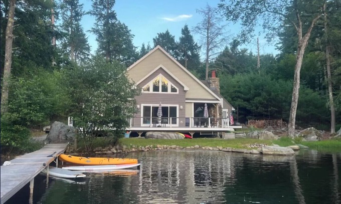 Meredith House | Paddle & Pine – Bear Island Getaway