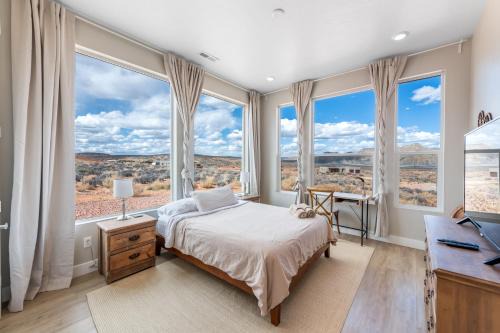 Big Water House | Page Arizona border town- Grand Serenity room with Mesa Views