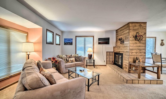 Pagosa Springs Condo | Pagosa Condo w/Deck, 4 Mi to Hot Springs & Dtwn