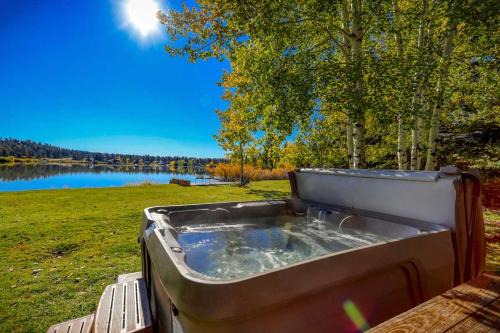Pagosa Springs House | Pagosa Lakefront Home with Hot Tub, AandC, and Canoe!